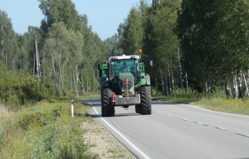 Zemkopības ministrija rosina mazināt birokrātiju traktortehnikas īpašniekiem