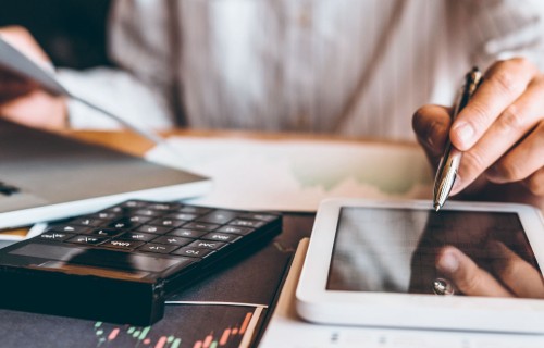 Vai ienākumi jāsummē, nosakot PVN reģistrācijas pienākumu?